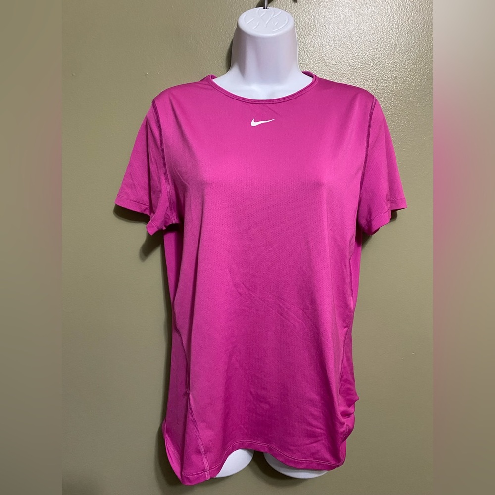 Women’s Nike T-Shirt, Pink, Size L‎